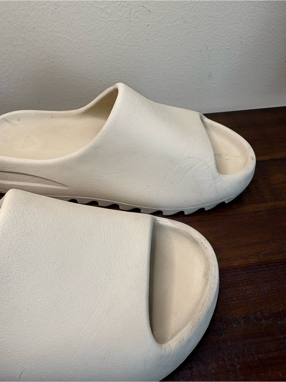 Women’s Size 8 Beige/Bone Color Adidas Yeezy Slides - Picture 6 of 13